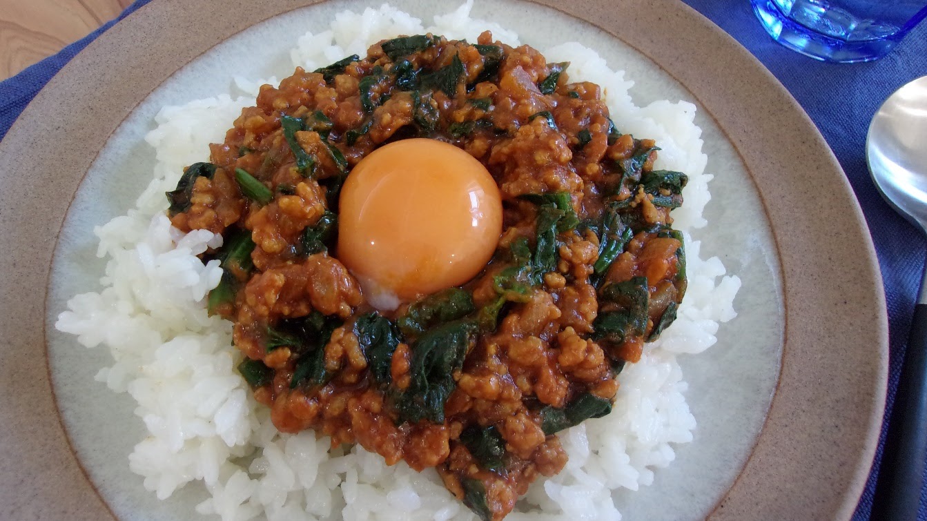 ほうれん草とひき肉のドライカレーの完成