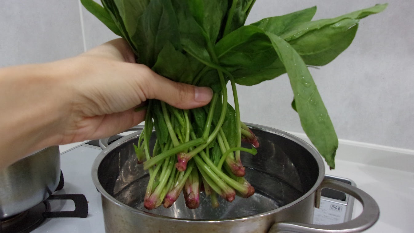 ほうれん草と春雨の中華サラダ（茹でる）